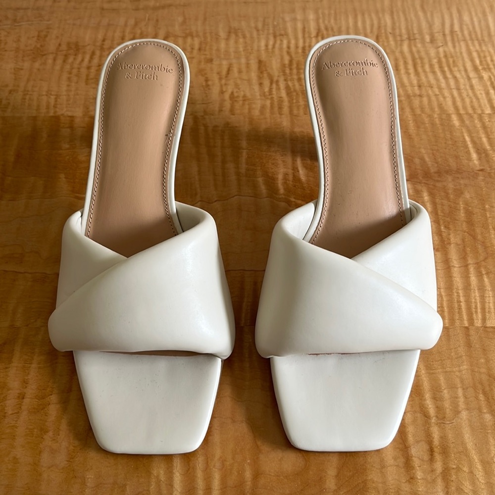 Abercrombie & Fitch Puffy Twist Heels